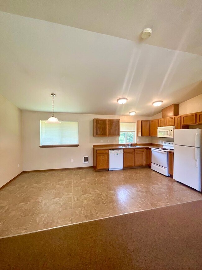 Foto del edificio - Spacious 3 Bedroom, 2 Bathroom Home!