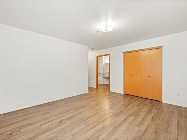 Foto del edificio - 6005 Chapel Hill Blvd