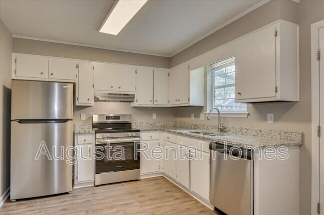 Foto del edificio - 142 Chalet N Blvd