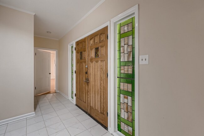 Building Photo - 4119 Sylvanoaks Dr