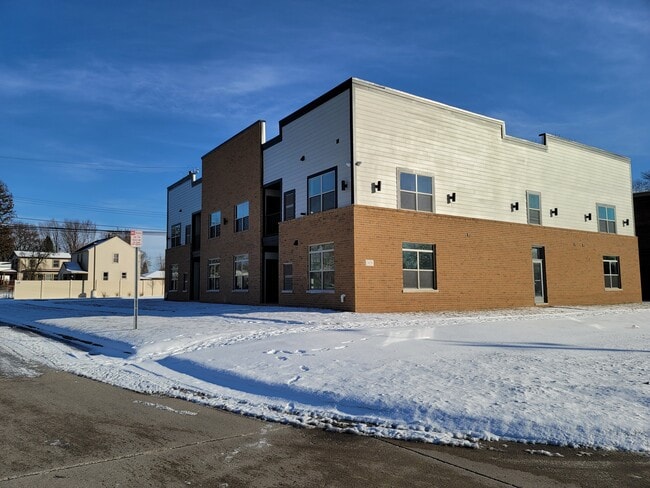 Building Photo - 24356 Ann Arbor Trl