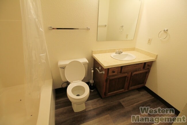 Bathroom - 1221 Yellowstone Ave