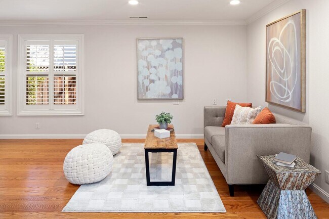 Building Photo - 880 Moana Ct