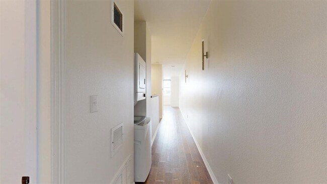 Foto del edificio - 206 N Main St