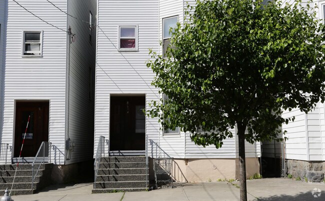 Building Photo - 694 State St