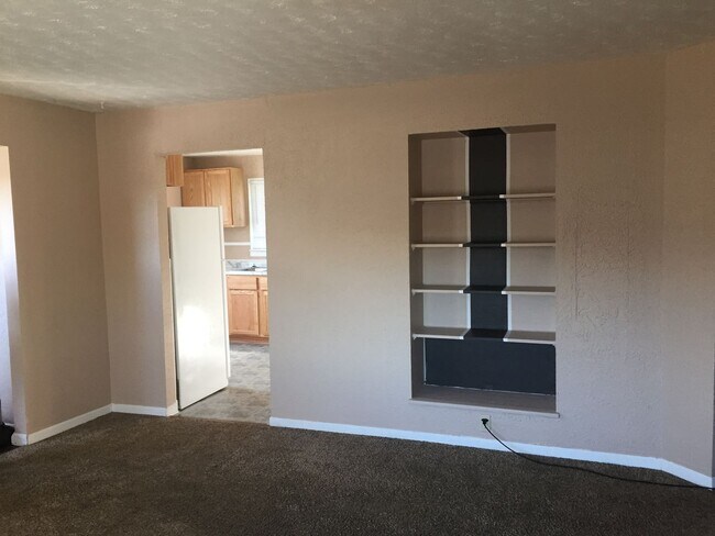 Foto del edificio - $1000 - 2 Bedroom 1 Bath Duplex - Newly Re...