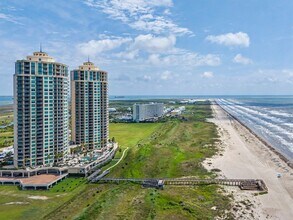 Building Photo - 801 E Beach Dr