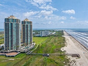 Building Photo - 801 E Beach Dr
