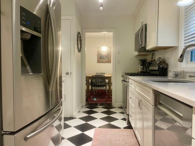 Foto del edificio - 234 Ferdon Ave