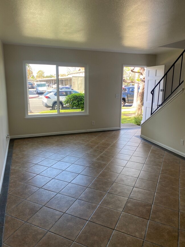 Building Photo - 9920 Continental Dr