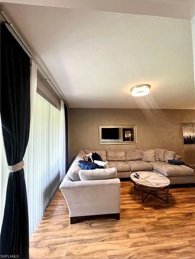 Foto del edificio - 3225 Cypress Glen Way