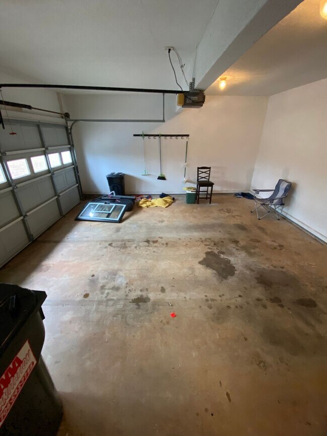 Building Photo - Spacious 3/2 House in Snapfinger!