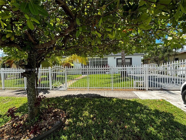 Building Photo - 860 NW 129th St