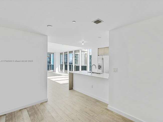 Foto del edificio - 600 NE 27th St