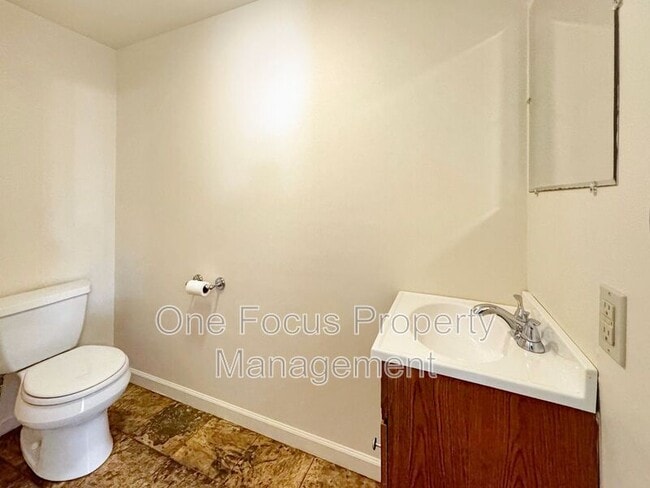 Building Photo - 422 E Bald Eagle St