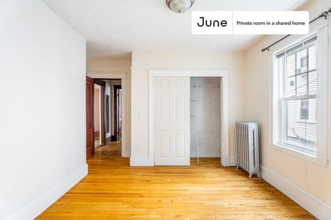 Building Photo - Room in Shared 4 bed/1.5 bath home
