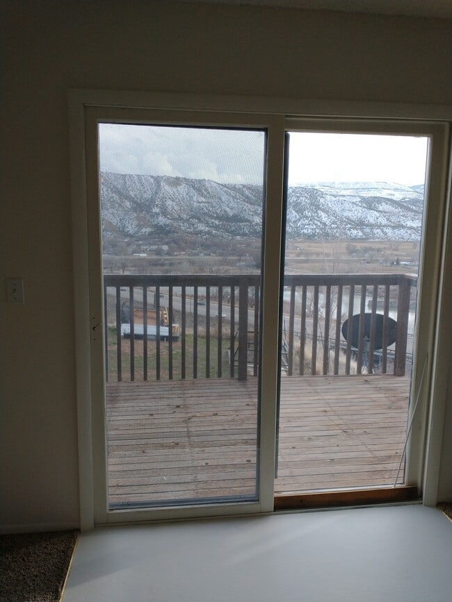 Building Photo - 405 E 1st St