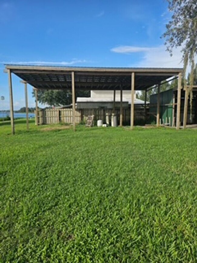 Foto del edificio - Two bedroom / Two Bath lake view home on L...