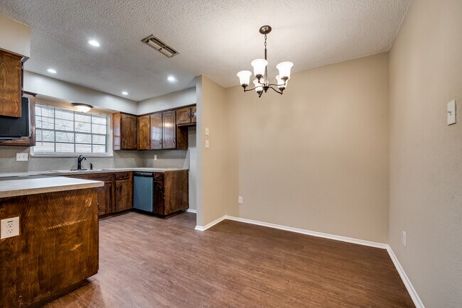 Foto del edificio - 7625 Evergreen Rd