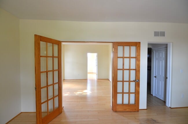 Building Photo - 4213 Brownway Ave