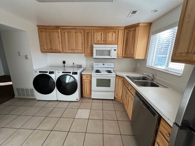 Kitchen - 344 S 150 W