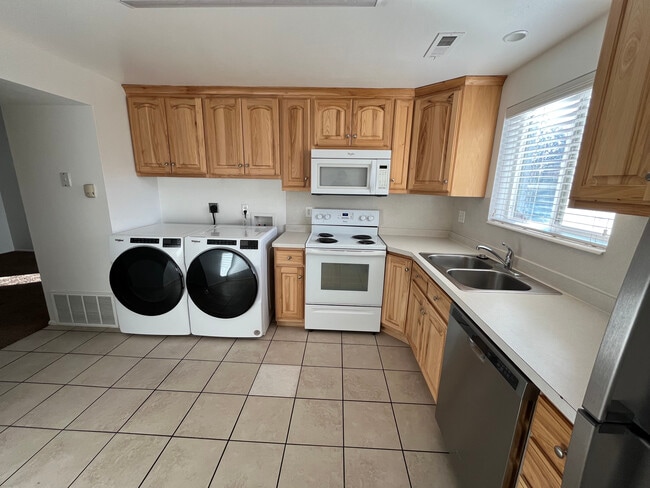 Kitchen - 344 S 150 W