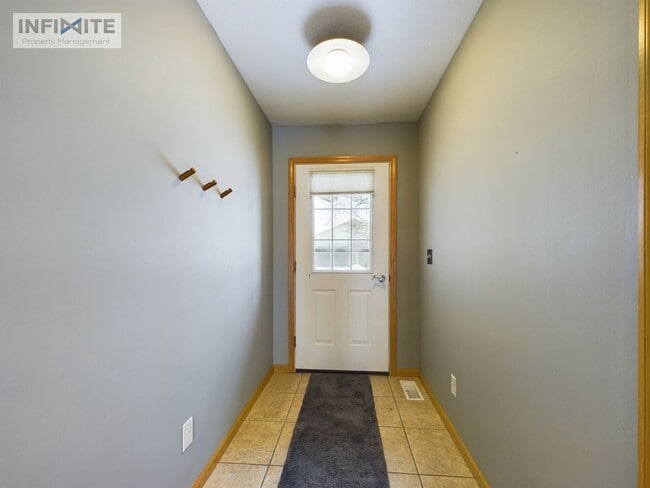 Building Photo - Two Bedroom Two Bathroom in Bozeman