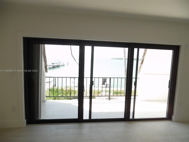 Foto del edificio - 166 Harbor Dr