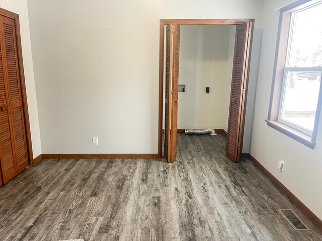 Building Photo - Redwood