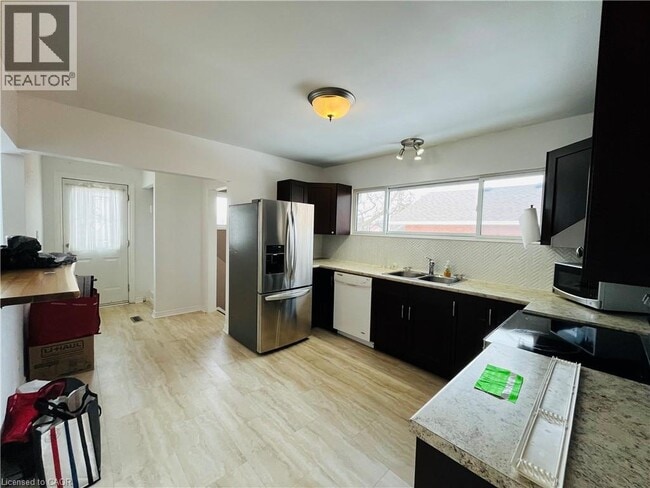 Building Photo - 787 Upper Ottawa St