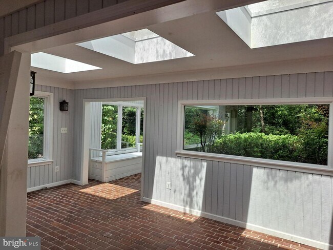 Foto del edificio - 11712 Gainsborough Rd