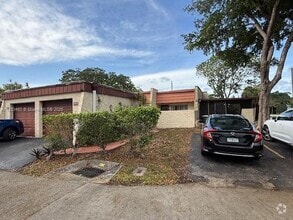 Building Photo - 9423 Oakburst Ln