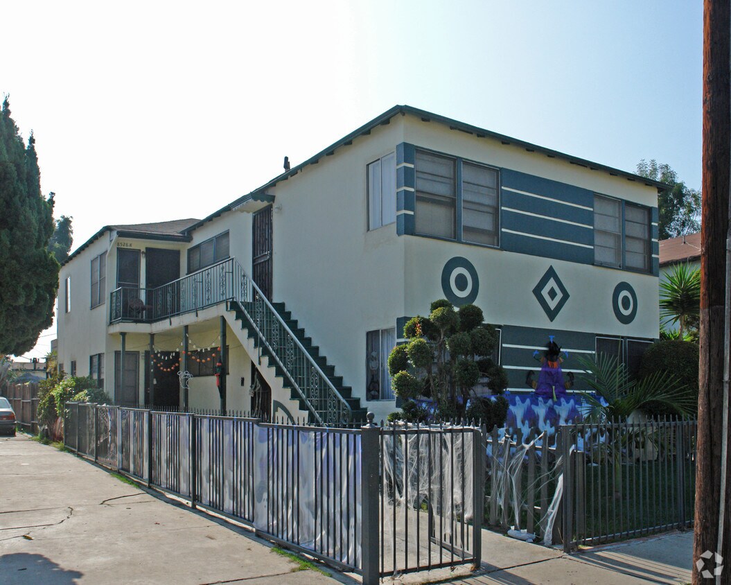 Building Photo - 8528 Beverlywood St