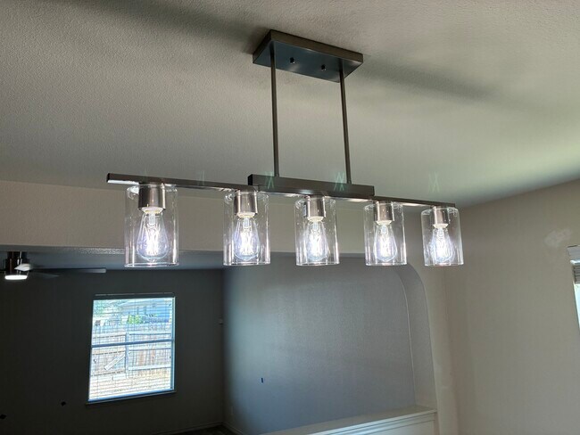 Comedor - 8451 Blackstone Cove