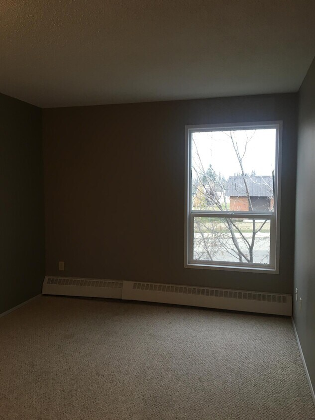 Photo du bâtiment - 0 Bed 0 Bath Unit in Red Deer, AB