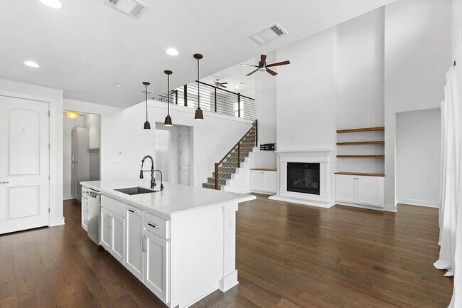 Building Photo - 829 Dayridge Dr