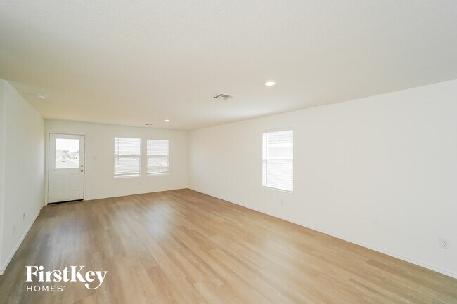 Foto del edificio - 13034 Rosemary Cove