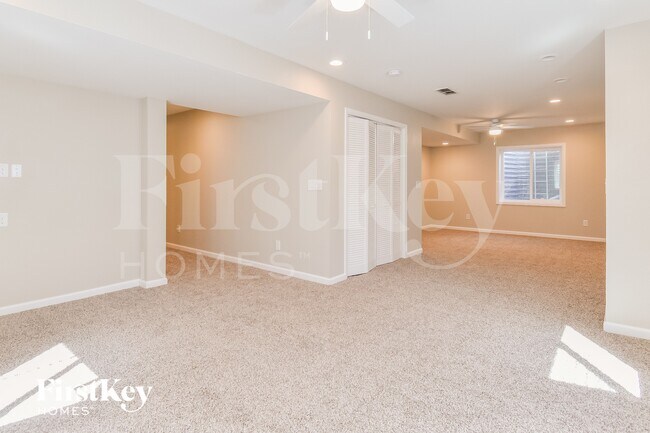 Building Photo - 10255 Hidden Pk Wy