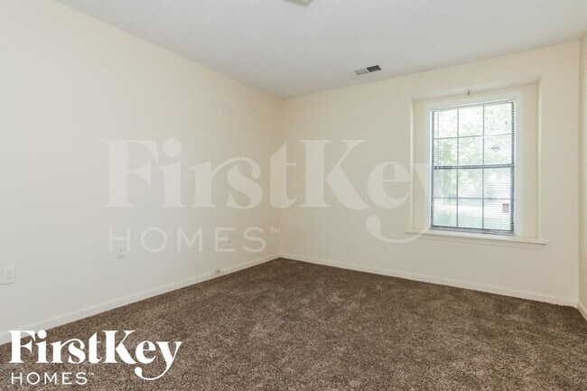 Foto del edificio - 4877 Summitridge Dr