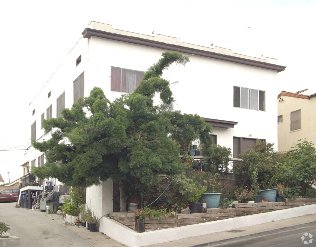 Foto del edificio - 975-977 1/2 Marview Ave