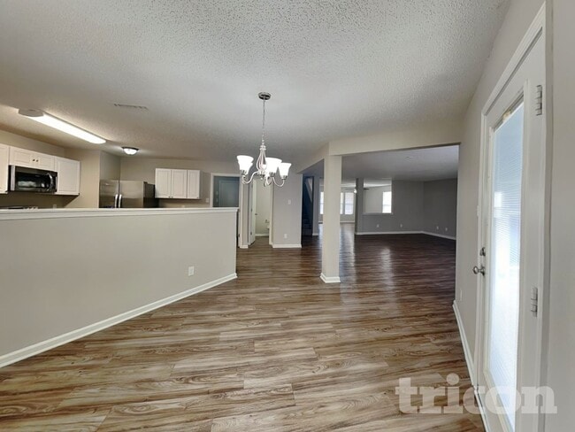 Building Photo - 6210 Robur Ct