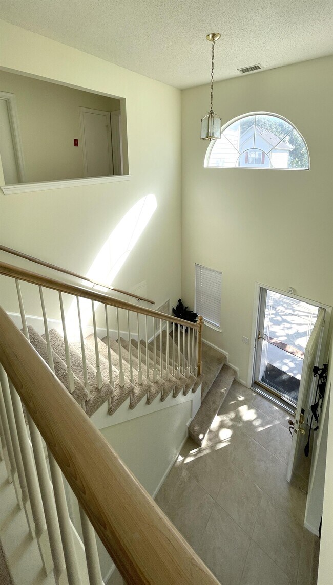 Foto del edificio - 2200 Holly Berry Ln