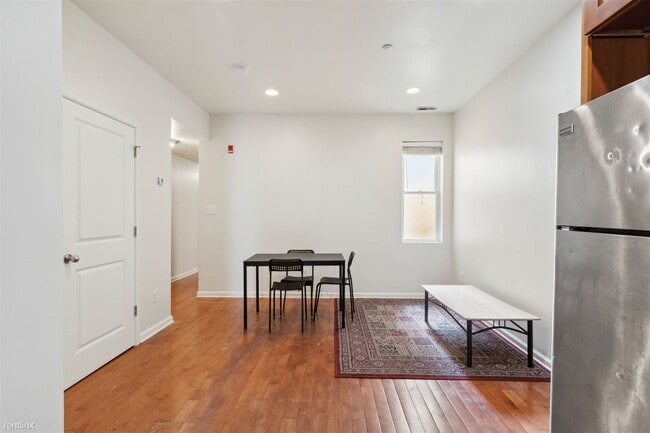 Foto del edificio - 3 br, 1 bath Triplex - 1829 N 18TH ST Unit B