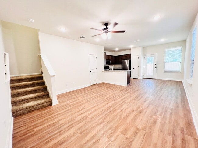 Building Photo - 10318 Lynwood Vlg