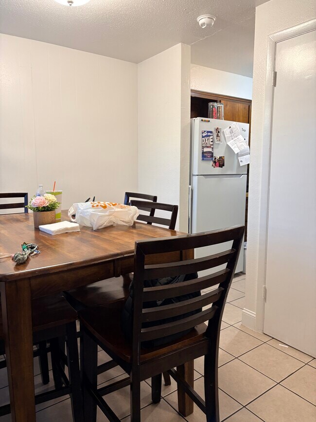 Dining attached to kitchen - 375 W 550 N