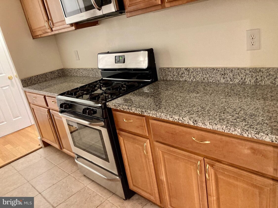 Foto principal - 4600 Duke St