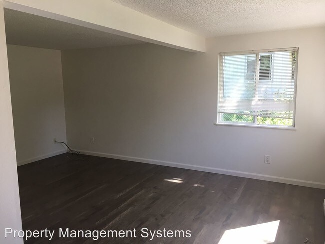 Building Photo - 13323 Clairmont Way