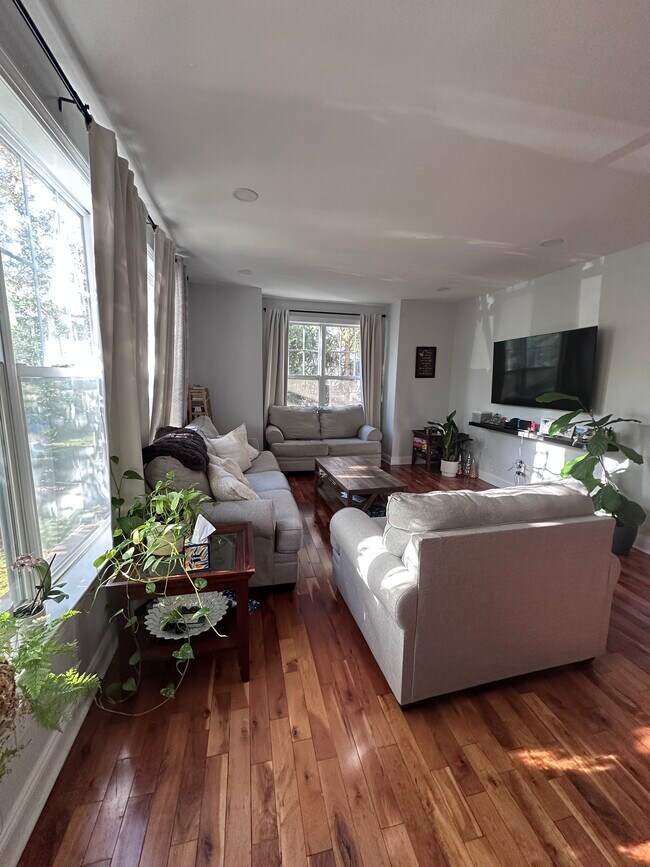 Foto del edificio - 114 Central Ave