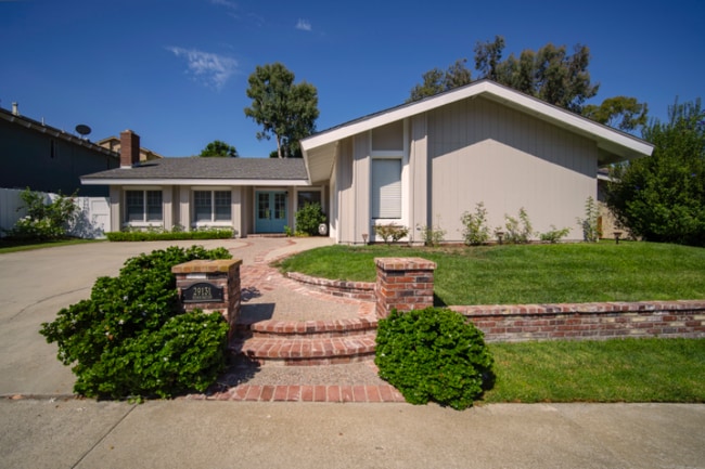 Building Photo - 29131 Kensington Dr