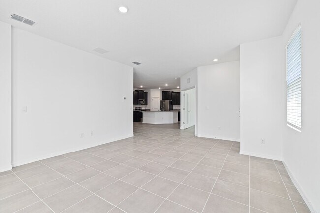 Foto del edificio - "WoodCreek Charming 3-Bed, 2-Bath Home with Granite Countertops and Screen in back porch on Bendi...